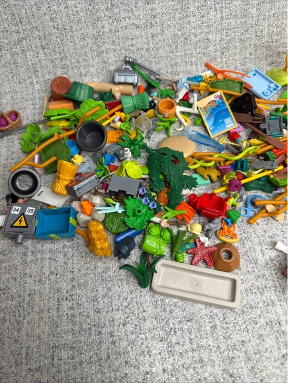 Playmobil 252pc Mixed Accessories Parts Lot Farm Camping Zoo Aquarium Miniatures